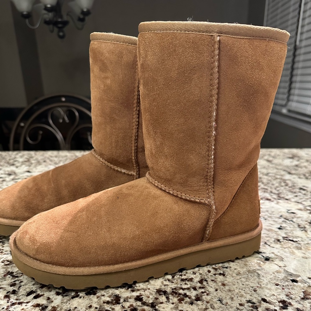 Women’s Ugg boots classic camel color size 8